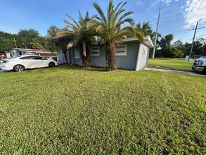 1014 La Marche Dr in Jacksonville, FL - Building Photo - Building Photo