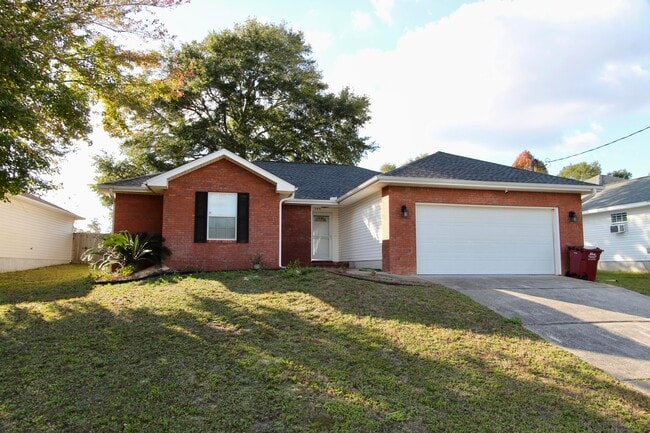 205 Tiffot Ct in Crestview, FL - Building Photo - Building Photo