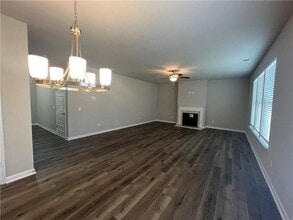 213 Cornwell Wy in Calhoun, GA - Building Photo - Building Photo