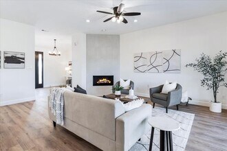 15400 Ranch to Market Rd 1826 in Austin, TX - Foto de edificio - Building Photo