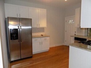 4401 N Clark St-Unit -1414-1WT in Chicago, IL - Building Photo - Building Photo