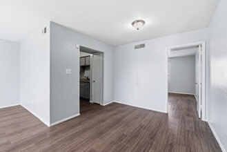 Villa Nueva Apartments in Houston, TX - Building Photo - Interior Photo