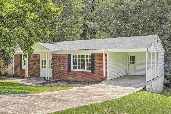 895 Kings Grant Dr NW in Atlanta, GA - Building Photo - Building Photo