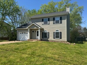 837 Iris Ln in Clarksville, TN - Foto de edificio - Building Photo