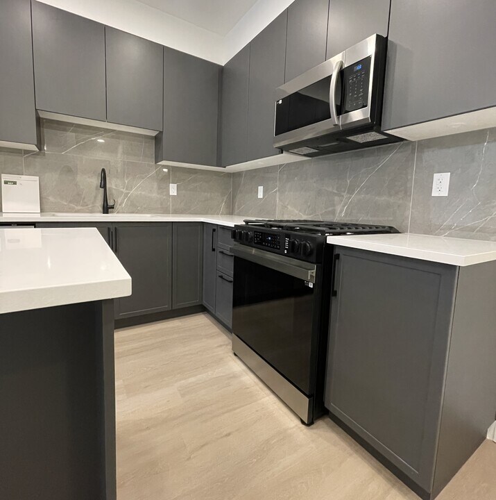 3480-146A 146A St in Surrey, BC - Building Photo