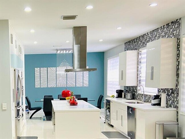 3898 Falcon Ridge Cir in Weston, FL - Building Photo - Building Photo