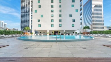 55 SE 6th St, Unit 4102 in Miami, FL - Building Photo - Building Photo