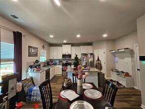 4962 Zoya Ct in Atlanta, GA - Foto de edificio - Building Photo