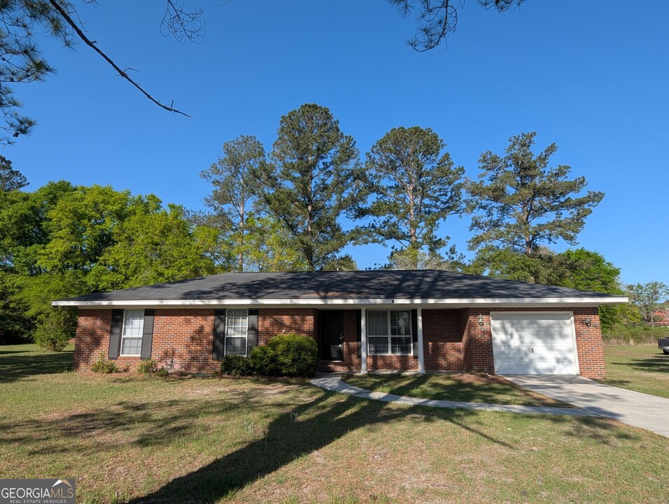 406 Hickory St in Springfield, GA - Building Photo