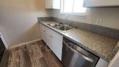 2430 N Seabury Pl in Jacksonville, FL - Foto de edificio - Building Photo