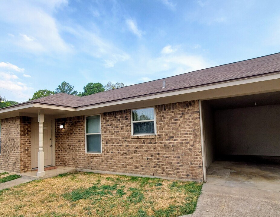 133 Wood St in Mineola, TX - Building Photo