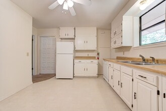 604 S Flood Ave in Norman, OK - Building Photo - Building Photo