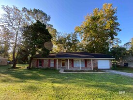 104 Lynn St in Spanish Fort, AL - Building Photo