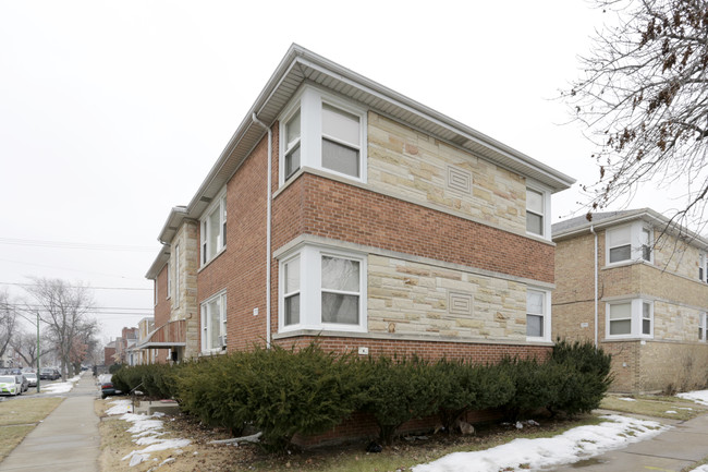 6135 W Fullerton Ave in Chicago, IL - Building Photo - Building Photo