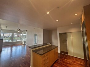 700 W Harbor Dr in San Diego, CA - Building Photo - Building Photo