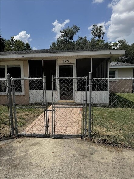 325 Chesney Blvd in Frostproof, FL - Building Photo - Building Photo