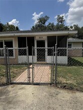 325 Chesney Blvd in Frostproof, FL - Building Photo - Building Photo