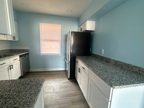 1976 E Ocean View Ave in Norfolk, VA - Building Photo - Building Photo