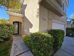 211 Duck Hollow Ave in Las Vegas, NV - Building Photo - Building Photo