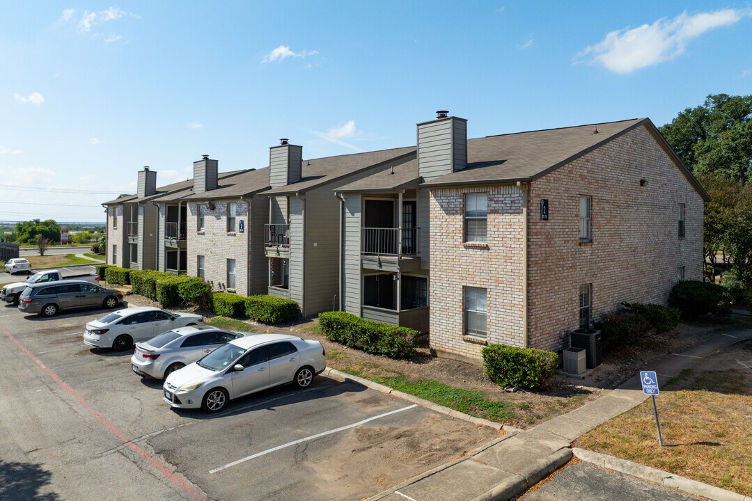 Peaks at Universal City in Universal City, TX - Building Photo
