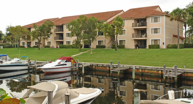 Pine Tree Apartments in Deerfield Beach, FL - Building Photo - Building Photo