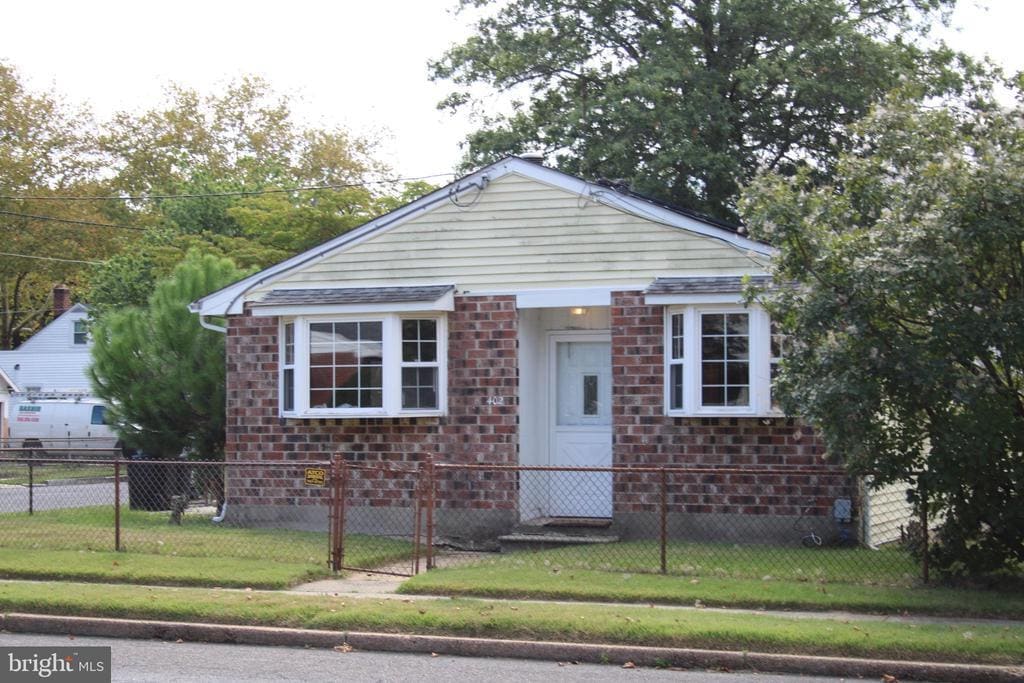 402 W Evesham Rd in Gloucester Township, NJ - Building Photo