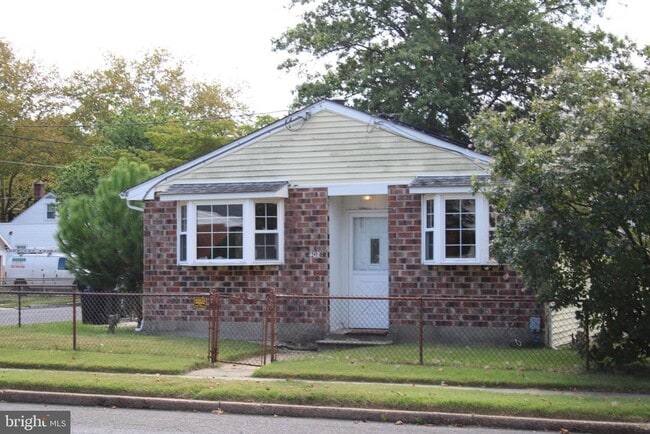 property at 402 W Evesham Rd