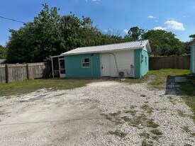 330 Palm Ave in Cocoa, FL - Building Photo