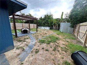 19113-19115 Holly Rd in Ft. Myers, FL - Building Photo - Building Photo