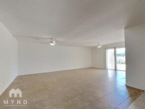 8176 E Del Cuarzo Dr in Scottsdale, AZ - Foto de edificio - Building Photo