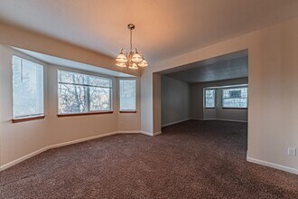 7570 Dry Creek Ln in Colorado Springs, CO - Foto de edificio - Building Photo