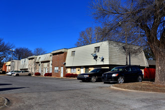 Macie Villas in Oklahoma City, OK - Building Photo - Building Photo