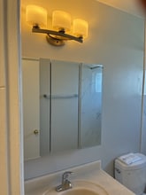 563 E Arrow Hwy, Unit 1 in Azusa, CA - Foto de edificio - Building Photo