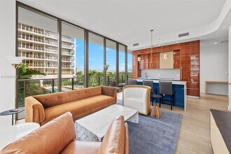 2655 S Bayshore Dr in Miami, FL - Building Photo - Building Photo