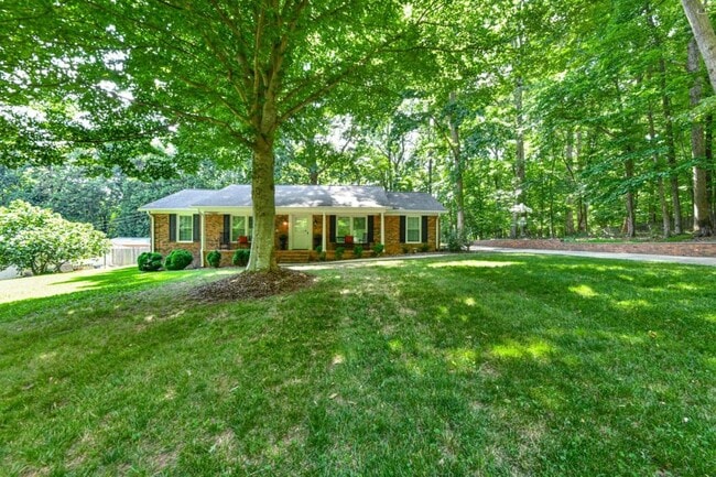 4801 Sweetbriar Rd in Greensboro, NC - Building Photo - Building Photo