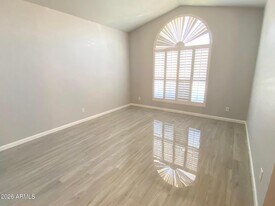 3358 E Wickieup Ln in Phoenix, AZ - Building Photo