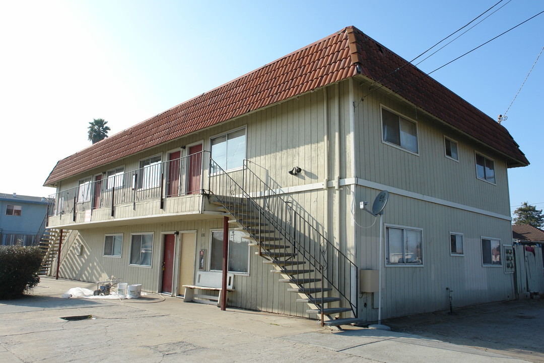 1136 Acosta St in Salinas, CA - Foto de edificio