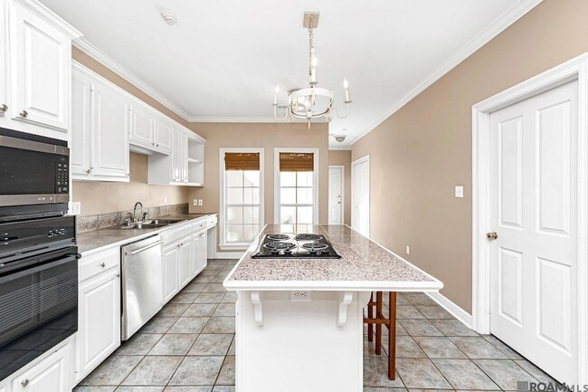 9007 Highland Rd in Baton Rouge, LA - Foto de edificio - Building Photo