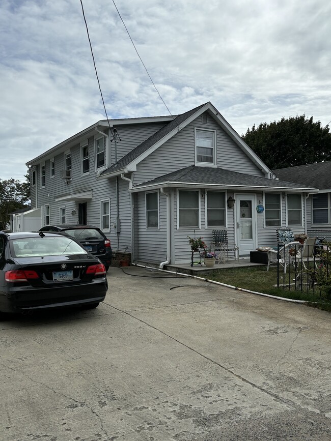 8 Hartford Ave in Old Lyme, CT - Building Photo - Building Photo