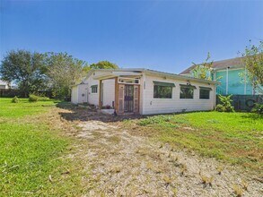 713 6th St in San Leon, TX - Building Photo - Building Photo