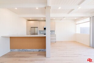 7273 Birdview Ave in Malibu, CA - Building Photo