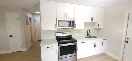 901 S Taylor Rd in Seffner, FL - Building Photo - Building Photo