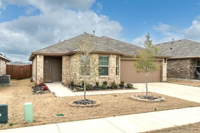 16617 Porterfield Ln in Justin, TX - Building Photo - Building Photo