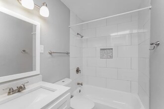 5111 Royal Dr in Fort Worth, TX - Building Photo - Building Photo