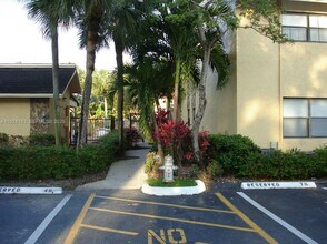 2997 Riverside Dr in Coral Springs, FL - Building Photo - Building Photo