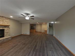 2357 Eagle Valley Dr in Woodbury, MN - Building Photo - Building Photo