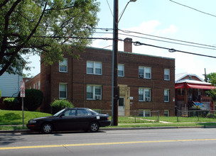 4274 Benning Rd NE in Washington, DC - Foto de edificio - Building Photo