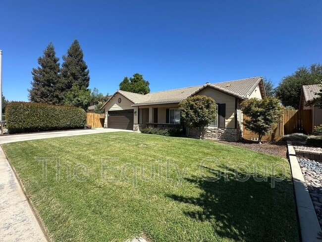 2322 E Beech Ct in Visalia, CA - Building Photo - Building Photo