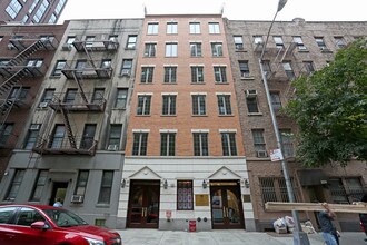 336 E 53rd St in New York, NY - Foto de edificio - Building Photo