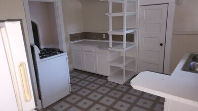 319 E Streicher St-Unit -upper in Toledo, OH - Building Photo - Building Photo